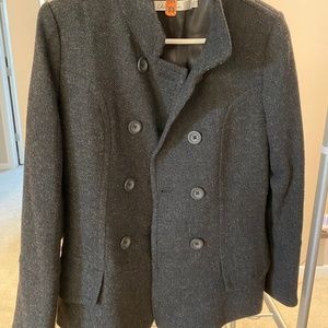 70% wool 30% polyester looks like new